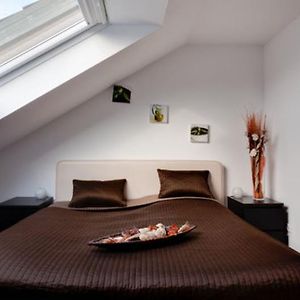 Standard Zimmer mit Kingsize-Bett